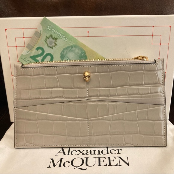 ALEXANDER McQUEEN Women’s Skull Flat Zip Wallet - Picture 2 of 7
